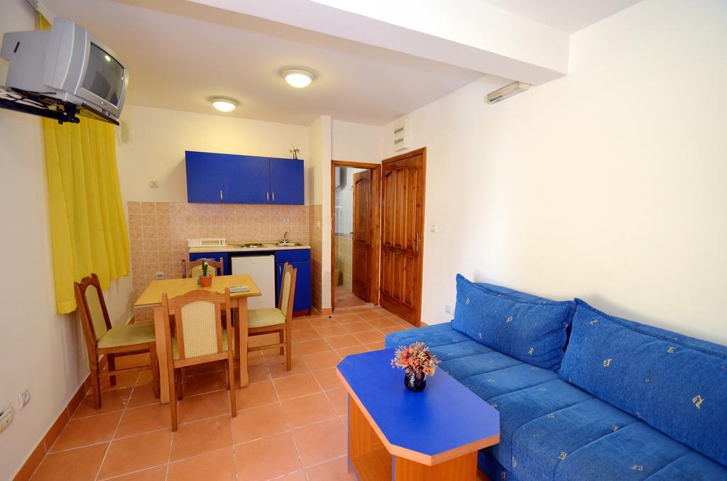 بودفا Guest House Villa Iva الغرفة الصورة